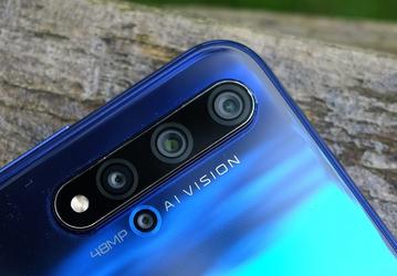 Несмотря на сложности Huawei. Флагманские смартфоны Honor получат Android Q