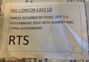Санкции, доведенные до абсурда: FedEx отказалась доставлять Huawei P30 Pro из Великобритании в США