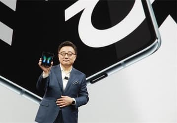 Гибкий смартфон Samsung Galaxy Fold теперь ожидается в июле
