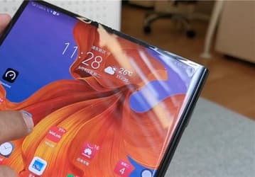 When it's ready. Сгибающийся смартфон Huawei Mate X пока не готов к выходу на рынок