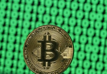 Американские налоговики напомнили, что доход от операций с криптовалютами тоже облагается налогом