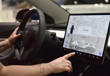 Tesla добавит в свои электромобили поддержку Netflix и YouTube