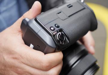 Части камер Fujifilm GFX 100 присуща неисправность