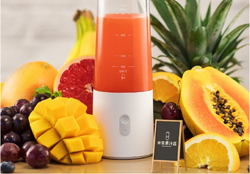 Портативная соковыжималка Xiaomi Portable MIJIA Juicer может сделать 15 кружек сока на одном заряде 