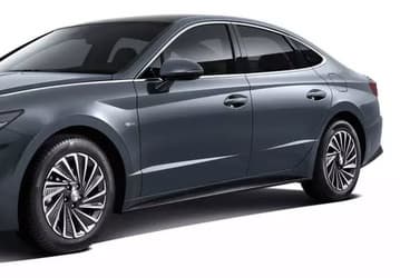Новая Hyundai Sonata получила солнечные батареи на крыше и управление со смартфона