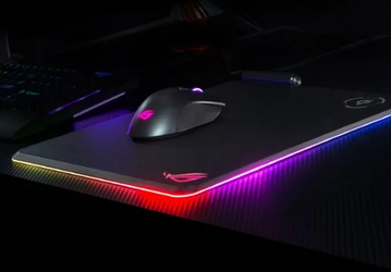 Коврик для мыши Asus ROG Balteus Qi служит для беспроводной зарядки смартфонов