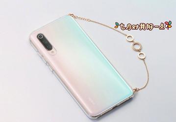 Xiaomi CC9 Meitu Edition с необычным аксессуаром показался на живом фото за несколько часов до анонса