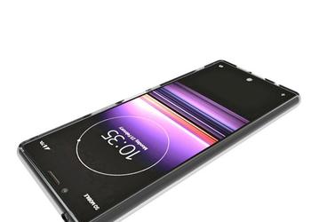Галерея дня: флагманский смартфон Sony Xperia 2 в прозрачном чехле