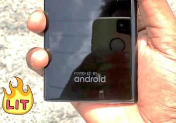 Смартфон Samsung Galaxy Note10+ засняли на iPhone XR 2019