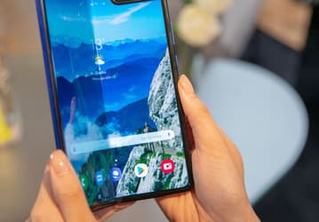 Сгибающийся смартфон Samsung Galaxy Fold выйдет до начала продаж новых iPhone