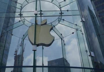 Специальный iPhone для Китая получит маленький вырез для камеры и подэкранный дактилоскоп
