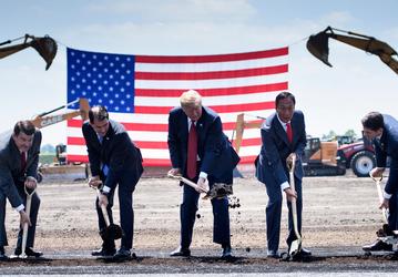 К моменту запуска первый завод Foxconn в США создаст лишь 1500 рабочих мест 