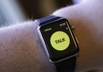 Apple временно отключила всем владельцам умных часов Watch функцию Walkie-Talkie 