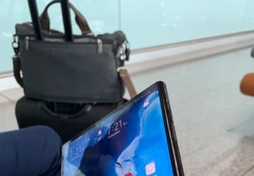 Галерея дня: глава Huawei продемонстрировал изменённый дизайн складного смартфона Mate X