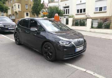 Ожидаемый электрический хэтчбек Volkswagen ID.3 без камуфляжа попал в объектив камеры
