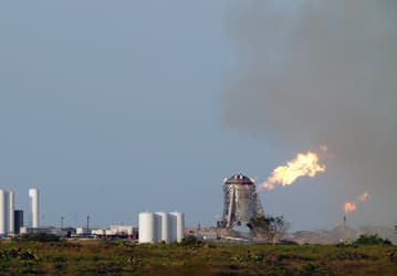 На этот раз — без пожара. Испытание космического аппарата SpaceX Starhopper пришлось прервать, когда двигатель уже работал
