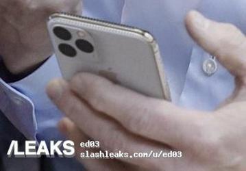 Фото дня: потенциальный iPhone XI Max замечен вживую в руках у пользователя
