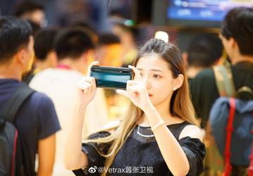 Очередной флагман со Snapdragon 855 Plus и модемом 5G позирует на живых фото