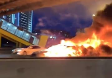 Видео дня: электромобиль Tesla на автопилоте стал причиной аварии на МКАД и сгорел