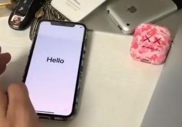 Видео дня: iPhone 11 с включенным экраном
