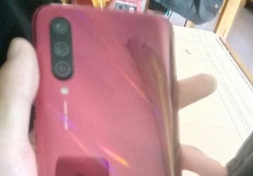 Фотография отмененной версии Xiaomi Mi CC9