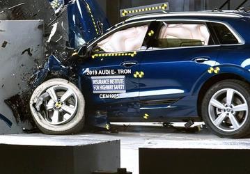 Audi e-tron стал первым электрическим авто, получившим награду IIHS 2019 Top Safety Pick+