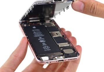Apple препятствует замене аккумулятора в современных смартфонах iPhone