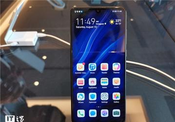 Фотогалерея дня: интерфейс EMUI 10 в смартфоне Huawei P30 Pro