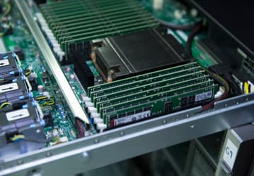 Kingston начинает продажи регистровых модулей памяти DDR4-3200 для систем на процессорах AMD EPYC второго поколения