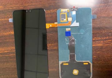 Живые фото экрана Huawei Mate 30 с обеих сторон. Широкая верхняя рамка и монобровь