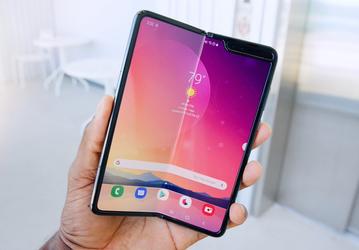 Лёгкими прикосновениями. Samsung объяснила, как стоит обращаться с гибким смартфоном Galaxy Fold
