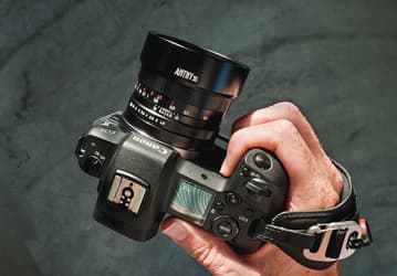 Полнокадровый объектив Yasuhara Anthy 35mm f1.8 предназначен для беззеркальных камер
