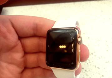 Apple начала менять экраны умных часов Apple Watch Series 2 и Series 3, на которых появились трещины