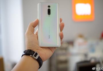 Разочаровывающие фото дня: помощневший смартфон Redmi K20 Pro Premium работает на MIUI 10 с Android 9