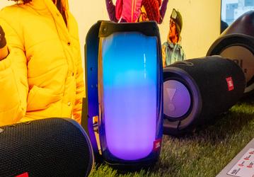 Одна красивая, две умные. Harman привезла на IFA 2019 новые беспроводные колонки под маркой JBL