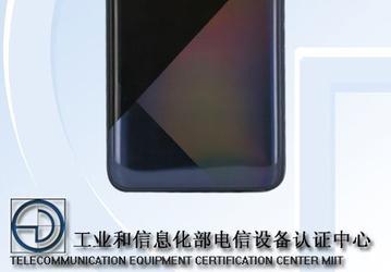 Нестандартное решение. Официальные фото Samsung Galaxy A70s 