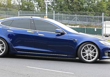Семиместная трёхмоторная Tesla Model S будет запущена в производство в ближайшие месяцы