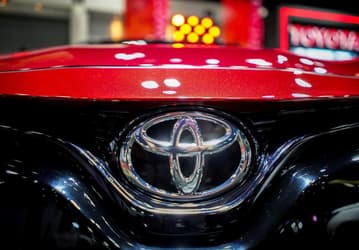 Toyota экспериментирует с электромобилем Prius на солнечных батареях