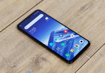 Xiaomi готовит новинку. Флагманский смартфон Xiaomi Mi 9 заметно подешевел