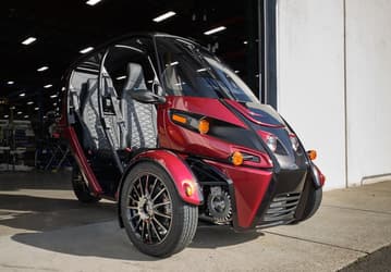 Начались поставки трехколесных электромобилей Arcimoto FUV