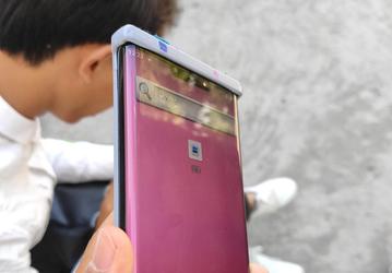 Фото дня: Huawei Mate 30 Pro с экраном-водопадом и тройной селфи-камерой