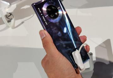 Huawei Mate 30 Pro уступает ранее выпущенным флагманам. SoC Kirin 990 оказалась медленнее Snapdragon 855