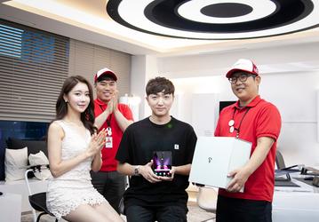 Первая партия разлетелась за часы. Смартфон Samsung Galaxy Fold уже полностью распродан