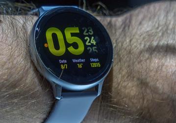 В часах Samsung Galaxy Watch Active 2 из коробки отключена основная новая функция