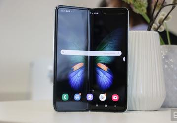 Вчера Samsung заново представила Galaxy Fold, а сегодня отменила все ранние предзаказы на этот смартфон в США