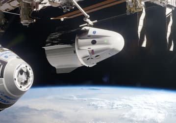 Пилотируемые полёты космических кораблей SpaceX и Boeing перенесены на 2020 год