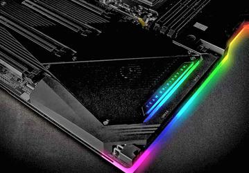 Фото дня: огромная системная плата для новых процессоров AMD Ryzen Threadripper 