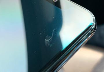 Слишком дорогое разочарование. В «самом прочном стекле среди смартфонов» iPhone 11 и iPhone 11 Pro нашли изъян