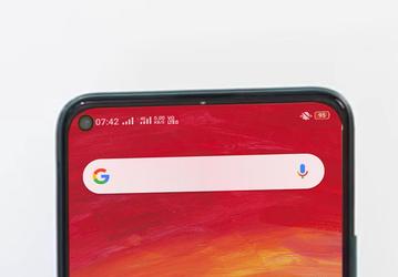 Убийца Xiaomi готовит недорогой смартфон с отверстием в экране