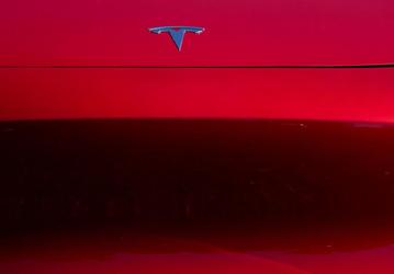 Consumer Reports считает функцию Tesla Smart Summon «глючной» 
